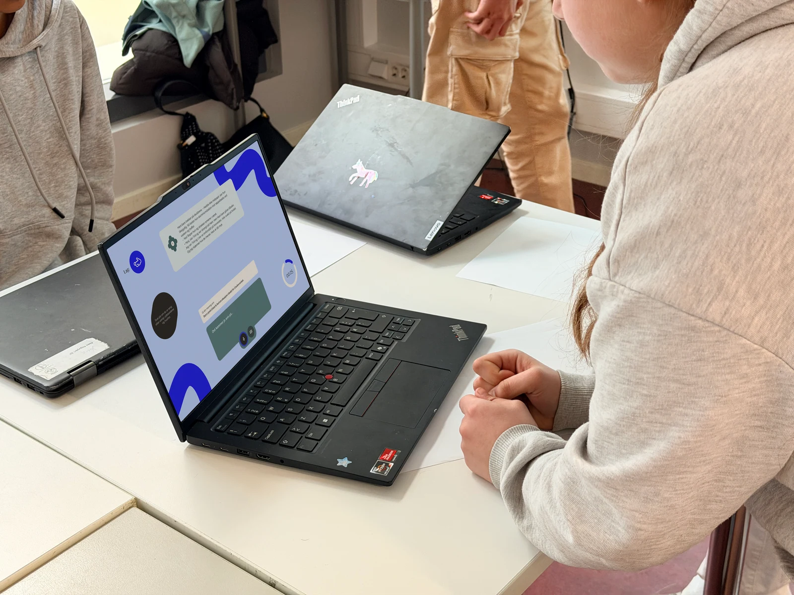 Elev tester aktiviteten Din stemme